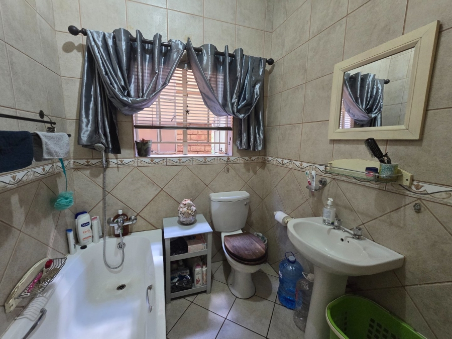 3 Bedroom Property for Sale in Safari Gardens North West